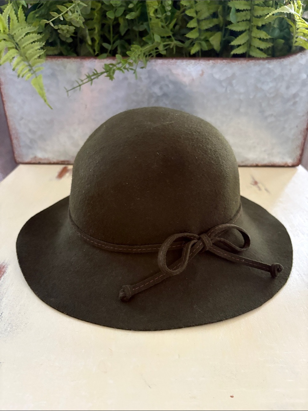 Trixie Dark Olive Green 100% Wool Bow Trim Cloche Hat Womens One Size
